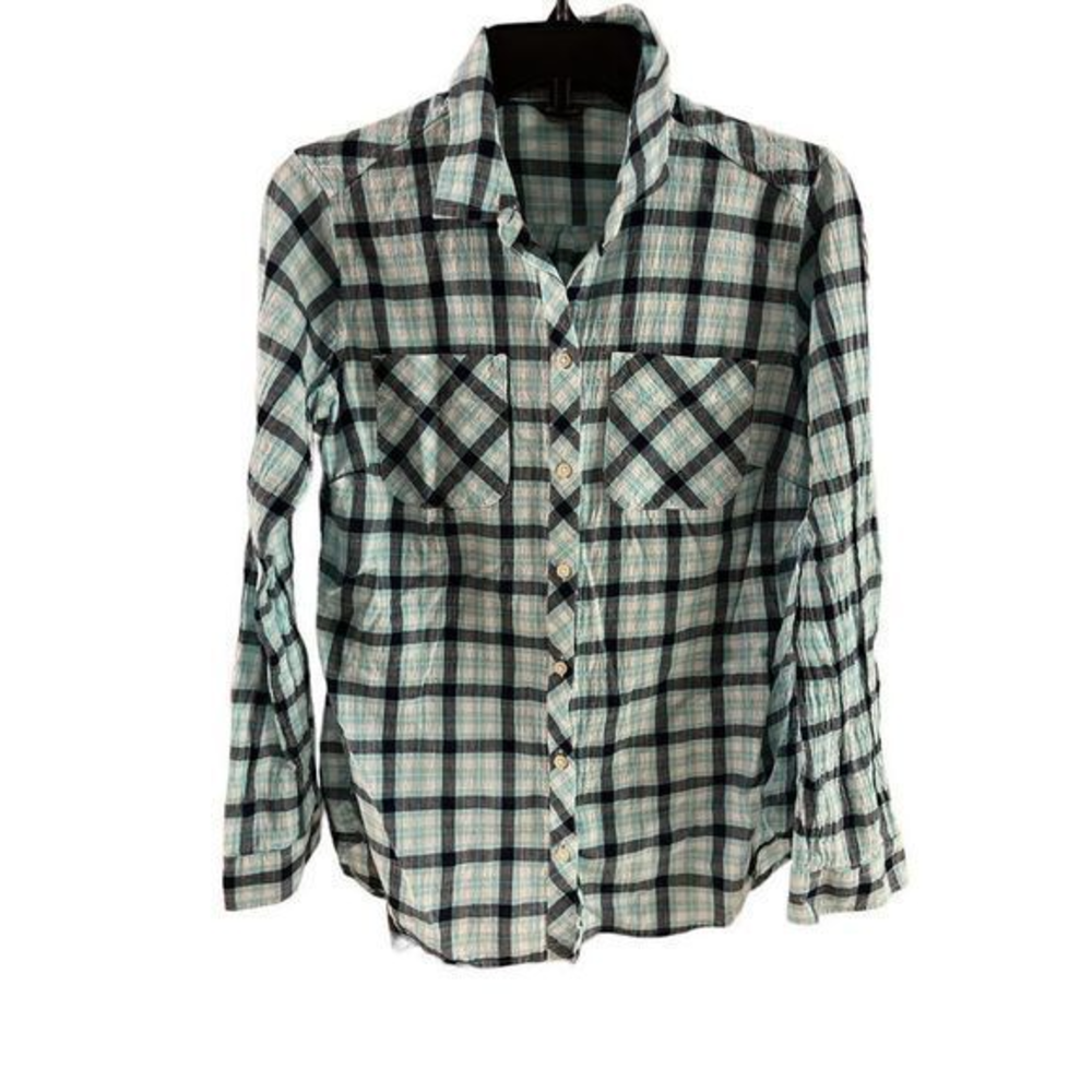 Eddie Bauer womens classic fit button down shirt. Size medium